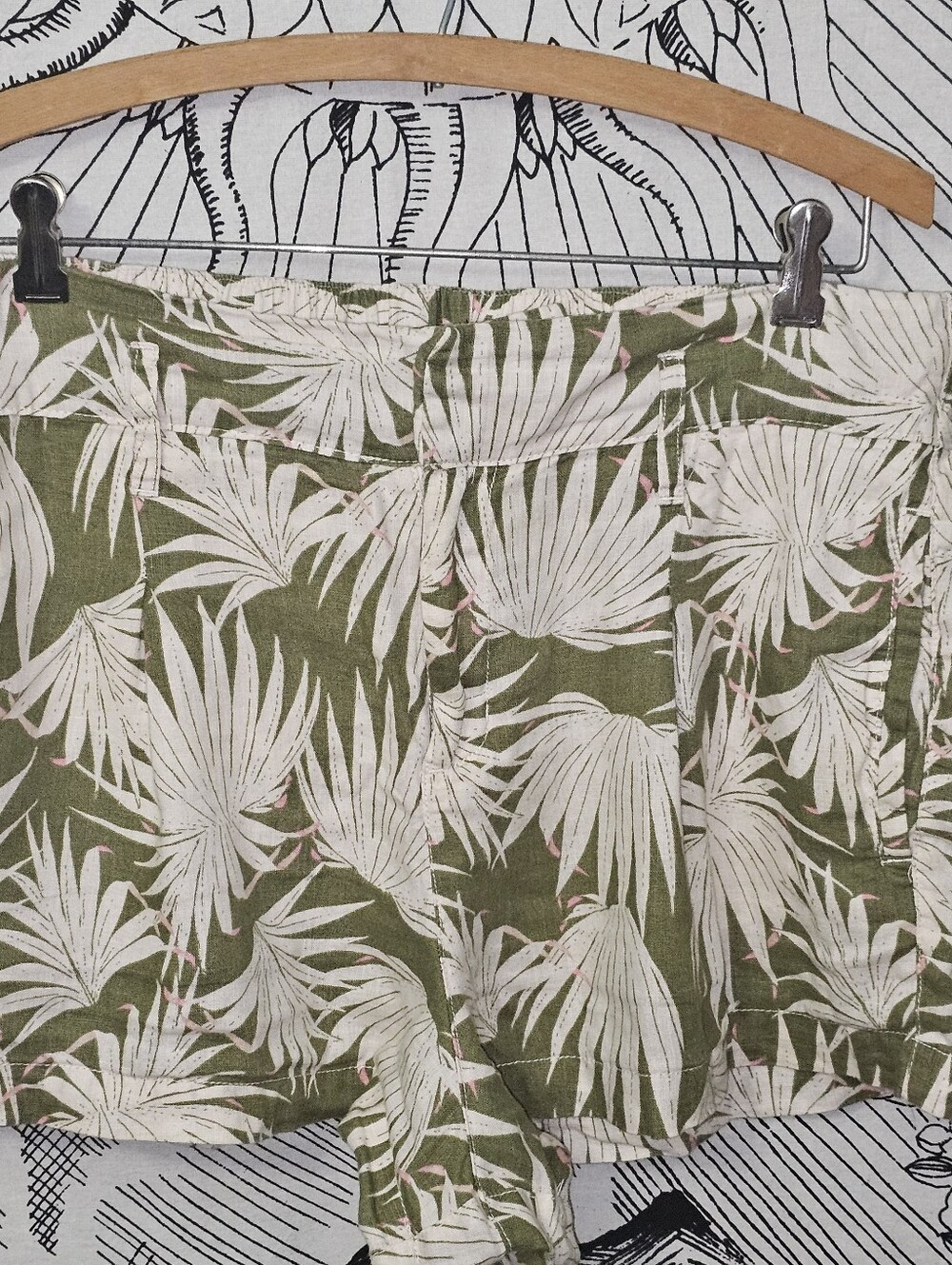 Tahari 100% Linen Olive Green Tropical Palm Print Shorts Sz Large